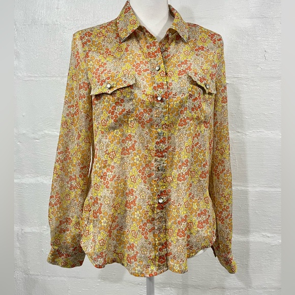 TWO BY VINCE CAMUTO FLORAL BUTTON TOP - Picture 8 of 13